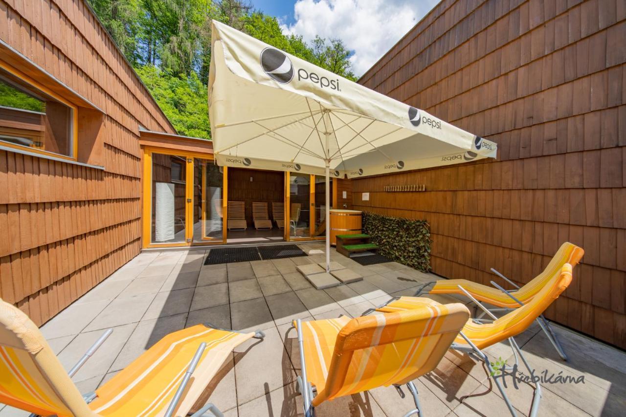 Restaurace A Pension Hrebikarna Хомутов Екстер'єр фото