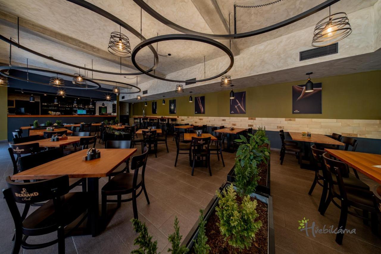 Restaurace A Pension Hrebikarna Хомутов Екстер'єр фото