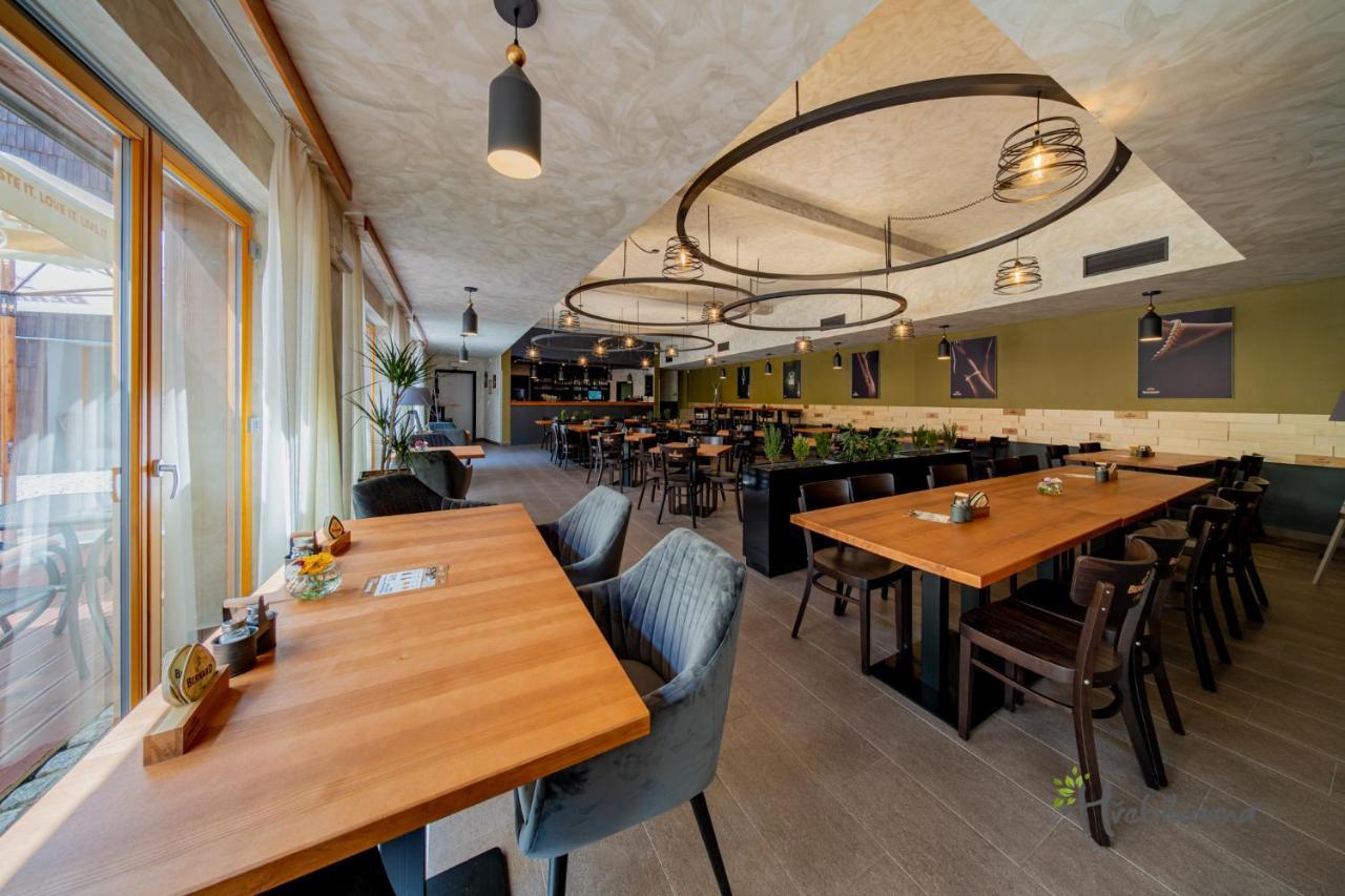 Restaurace A Pension Hrebikarna Хомутов Екстер'єр фото