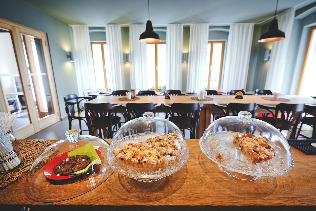 Restaurace A Pension Hrebikarna Хомутов Екстер'єр фото